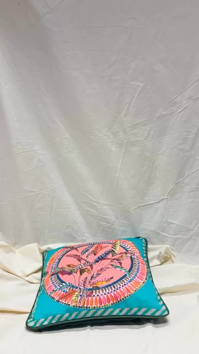 Loading 💫
#greekdesigners #silkbags#fashion#showroom