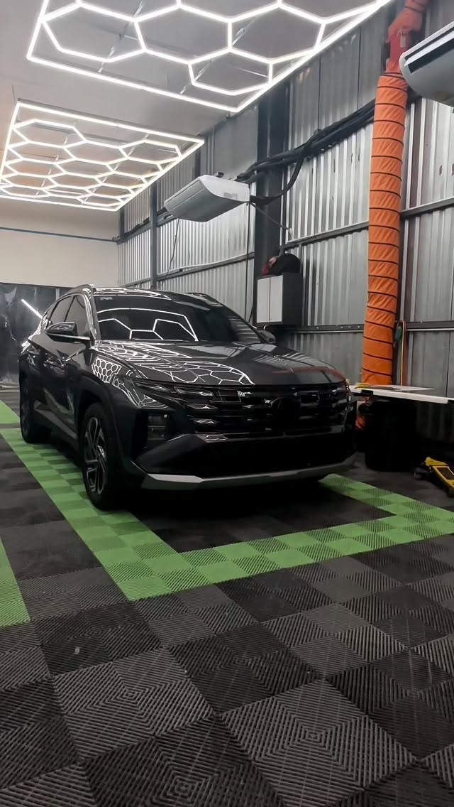 Esta es la MEJOR opción para mantener tu auto protegido contra el uso diario, con PPF XPEL no tienes que estresarte por golpes de rocas, salitre que quema tu pintura y otros factores naturales como heces de pájaros y químicos!
Protege tu inversión el día de hoy para no tener que pagar mañana!
#ppf #xpel #cancun #detailing #detailingcancun
@xpel @xpel_mexico