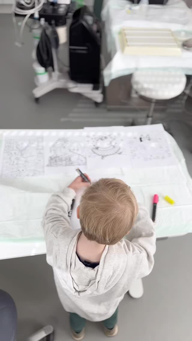 Der eigentliche Praxischef hat heute zur Kontrolle vorbeigeschaut.
(bzw. Nachwuchsförderung statt Kita)