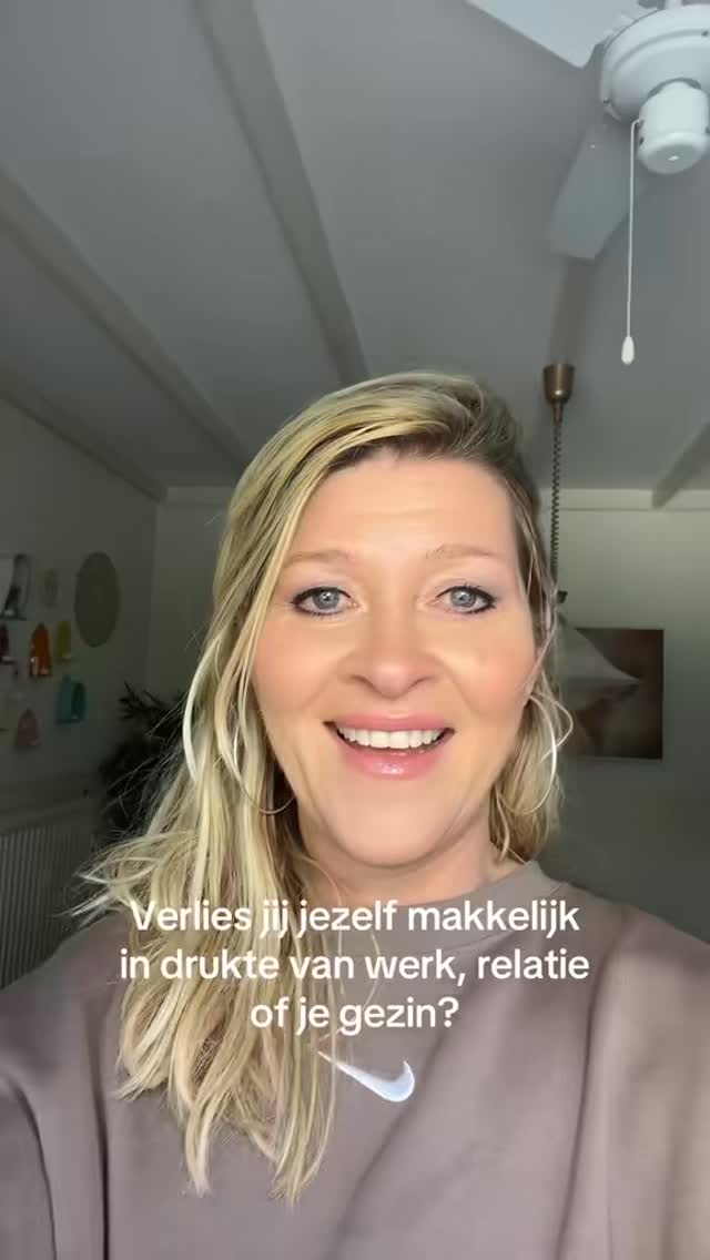 Jezelf verliezen in de drukte van de dag, veel mensen hebben daar last van. Met een simpele oefening kan je dit veranderen.
#persoonlijkegroei #aanwezig #transformatie #groei