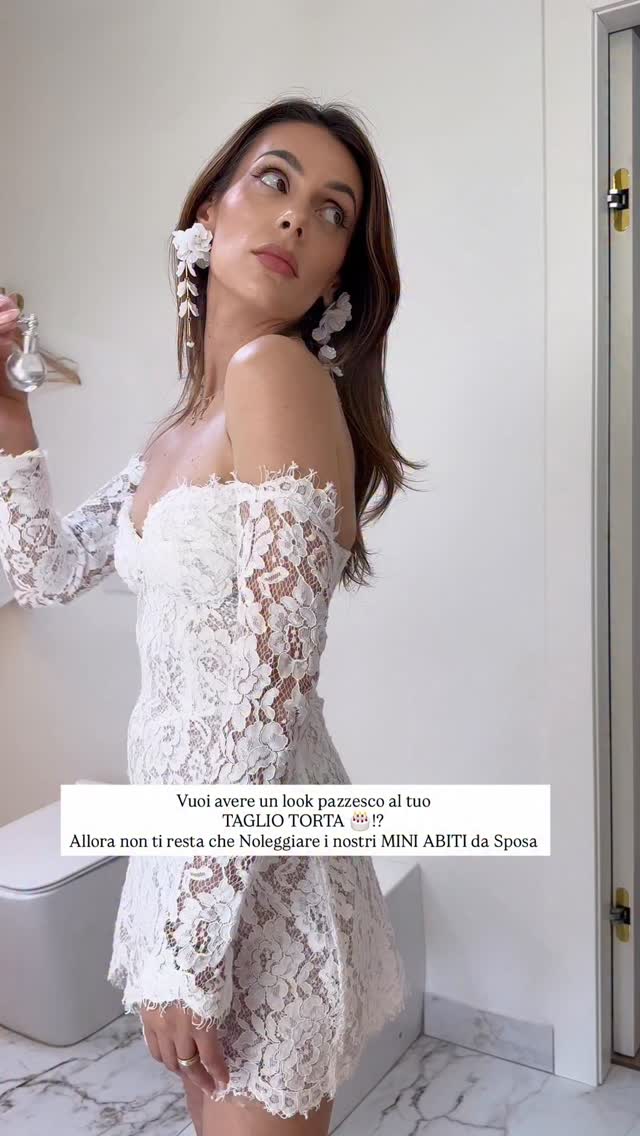 ✨ABITO A NOLEGGIO PER 4 GIORNI ✨
(I 4 giorni partono dal momento in cui l’abito vi viene consegnato)
Lo so… a volte posso sembrare un po’ arrogante.
Ma quando lavori anni per creare qualcosa che non ha eguali, un po’ di sicurezza te la puoi anche permettere.
Gli abiti che trovate da Grinas Atelier non sono semplici vestiti.
Sono il risultato di studio, ricerca e ossessione per il dettaglio.
Io non faccio “vestitini carini”.
Creo mini abiti che fanno girare la testa.
Quindi sì, quando indosso uno dei nostri capolavori mi sento una bomba.
E il bello è che lo sarete anche voi.
Arrogante? Forse.
Ma solo perché so esattamente cosa sto offrendo:
unicità, qualità e un servizio che difficilmente troverete altrove in Italia.
Perciò care donne, rilassatevi.
A farvi brillare ci pensiamo noi.
Ora vi resta solo una cosa da fare:
andare sul sito e scegliere il vostro after party dress!!🥂
#damigella#testimonedellasposa#abitodacerimonia#bridalbrides#grinasatelier