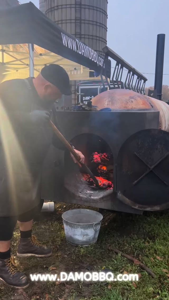 Not your average BBQ.
Central Texas BBQ… but different (with an Italian twist)🔥
Brisket. Pork. Turkey. Ribs. Texas Twinkies.
Cooked low and slow the DAMO way.
📍 Chicagoland Pop-Ups
🔥 Catering Available
Tag someone who needs this.
DAMOBBQ
#TexasBBQ
#BBQFoodTruck
#BrisketLovers
#CraftBBQ
#ChicagoFoodTrucks