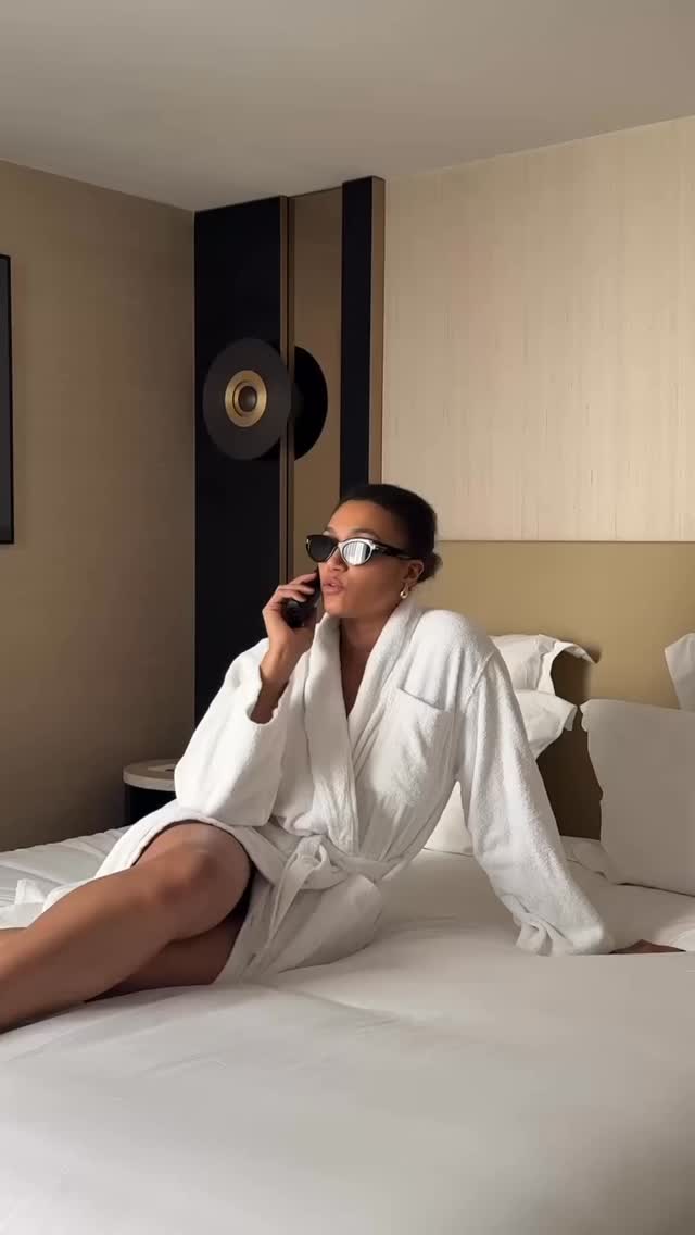 Elevate your evening rituals. #bellanellabeauty
Indulge in the most luxurious range: Chronologiste. It is your ultimate ally for a transformative night, working in sync with your hair’s nocturnal recovery phase to restore strength, shine, and vitality while you rest.
Because true luxury is feeling timeless, radiant, and unstoppable.
#Kerastase #Chronologiste #OvernightYouthSerum #HairCare