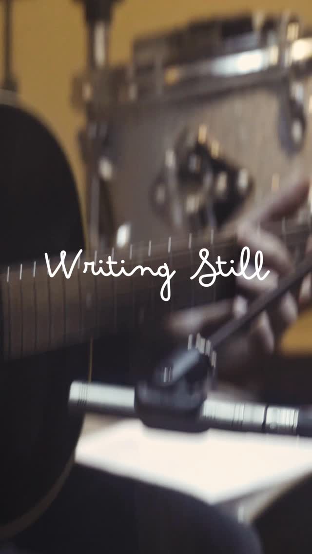 Once upon a time we sat amongst the birds & the bees in the beautiful Surrey countryside at @metrophonic and we wrote my most personal song yet 🌹
Here’s a little inside look at those sessions, captured by @elsnapslife 🤝
#newsingle #soulmusic #acoustic #newmusic