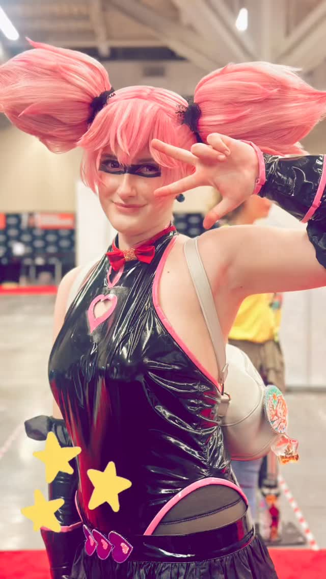 I had SUCH a good time @fanexpocleveland! Big hugs and thanks to everyone who came by to say hi. ❤️