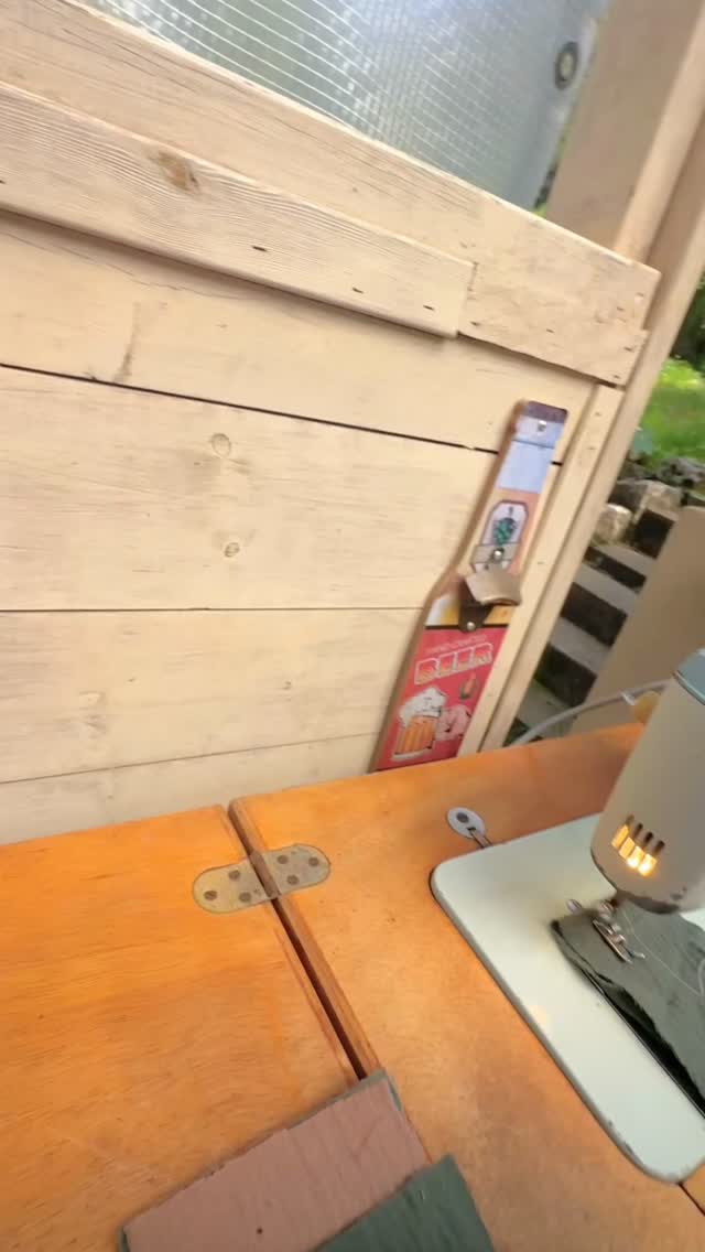 כל פעם שאת פותחת את המצלמה לתעד לסושיאל
תמיד חייבים לעשות לך רעש באמצע הצילום 🤦♀