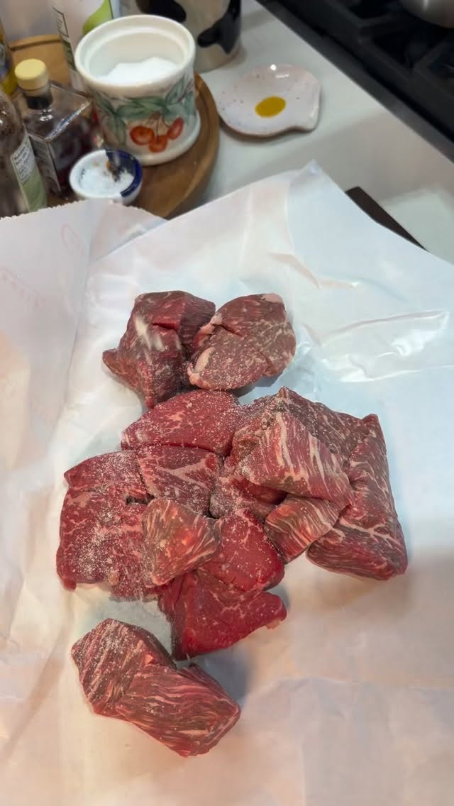 A little bit of a different kind of pot roast if you will.. with gochujang, mushrooms and pear 🫶🏻
#dinner #cooking #potroast