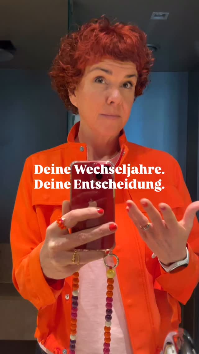 🧡Deine Wechseljahre.
🩷Deine Entscheidung.
Ganz ehrlich:
Wie oft bist du schon im „wäh“ gelandet?
Und wie oft hast du es geschafft, ins „WOW“ zu drehen?
Ich kenn beides.
Und ich weiß: Dieses „WOW“ kommt nicht einfach.
Es ist eine Entscheidung. Immer wieder.
✨ Für dich sorgen – obwohl der Alltag laut ist
✨ Deinen Körper ernst und annehmen – statt gegen ihn zu kämpfen
✨ Dich neu kennenlernen – statt dich zu verlieren
Und jetzt will ich es von dir wissen:
👉 Bist du gerade eher im wäh oder im WOW?
👉 Was hilft dir, wieder ins WOW zu kommen?
Schreib’s in die Kommentare –
du weißt nie, welche Frau genau DAS gerade lesen muss. 🧡🩷
Und wenn du eine Freundin hast, die gerade mitten im wäh steckt:
➡️ Schick ihr dieses Reel. Vielleicht ist es genau ihr Wendepunkt.
#wowstattwäh #glitzernstattschwitzen #glücklichewechseljahre