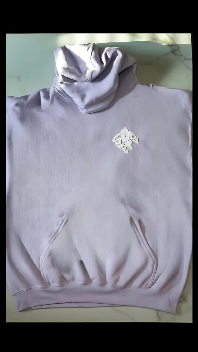 Keeping the birthday week celebrations moving for wifey! I’ve put together a few different colorways for the sisters to rock while they’re out catching vibes. Here is color wave number two.
#spinsociety #birthdayvibes #streetwear #sisterhood