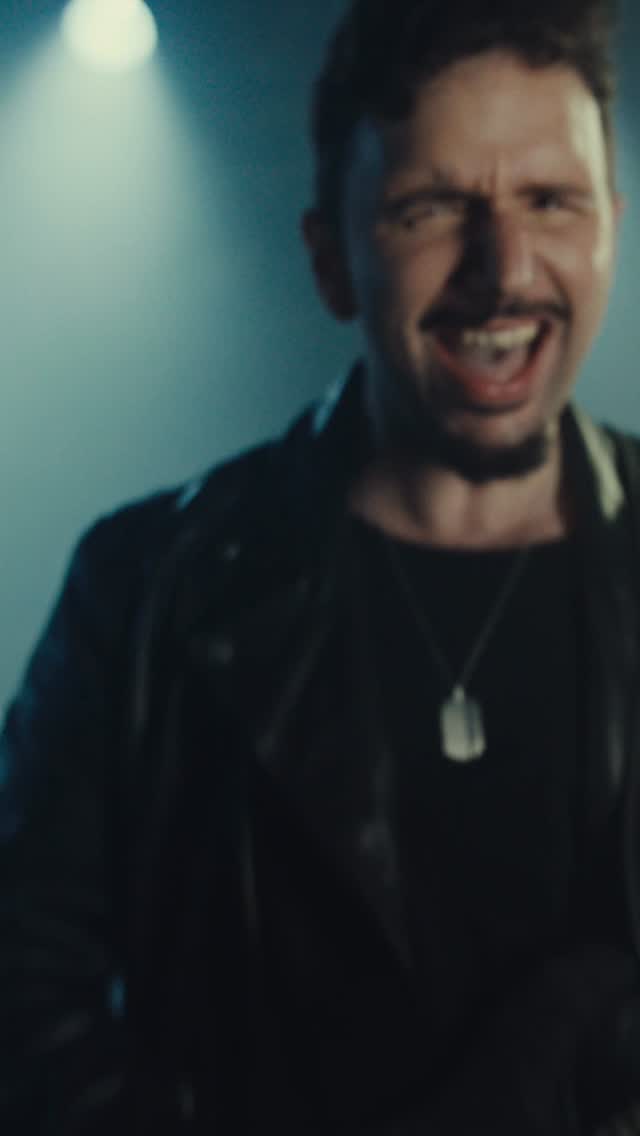 Crash Burn by @georgemariosofficial out now! 🎬
Lots of awesome people involved including @dionisio.pm @guitaristrobin @billycrabbemusic @jan.solberg and many more 📹
#sessiondrummer #crashburnrepeat #londonmusician #altrock #newmusic
@istanbulagop @gretschdrums @remopercussion @vicfirthuk @protectionracket