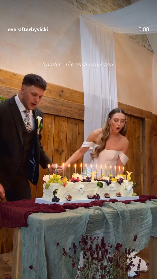 I was so excited that I had the opportunity to be invited to a styled shoot @oxleazebarn to create this unique gorgeous long wedding cake.
This one was nearly 3ft long, and styled with fresh fruits and beautiful flowers from @blueandboheme
Thank you @amyandjackmodelling for being the perfect bride & groom and @everafterbyvicki for capturing this perfect moment ❤️
If you’re looking for an alternative wedding cake with a fun modern twist this one is for you.
They are also more affordable than a standard 3 tier cake, also they can be cut to give your guests a slice there and then, no need to take out to the kitchen !!
#longweddingcake
#2026weddingtrends
#tablecakes #instagood