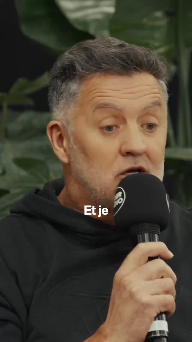 En voyage, il y a des moments… qu’on ne comprend pas vraiment.
Dans cet extrait, Laurent Cochet raconte une scène qui l’a marqué.
Un homme prend une noix de coco, la lance…
puis rampe pour aller la récupérer.
Sur le moment, c’est étrange.
Mais c’est aussi ça le voyage : observer, être surpris et accepter de ne pas toujours comprendre.
🎙️ Extrait du podcast Rider Radio