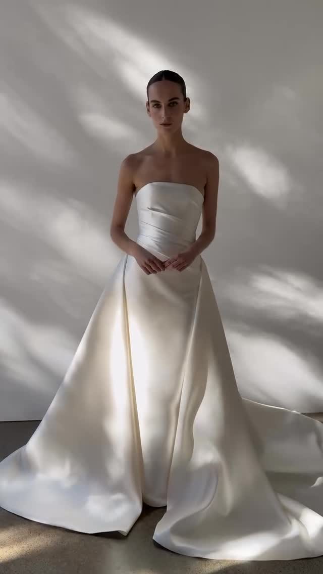 The Ellery Gown
Effortless minimalism meets refined detail in Ellery by @kyhabride. Designed with a structured bodice and clean, straight neckline, this gown creates a beautifully sculpted silhouette.
Ellery is now available to try in all appointments. We hope you love her as much as we do.
LV Bridal x