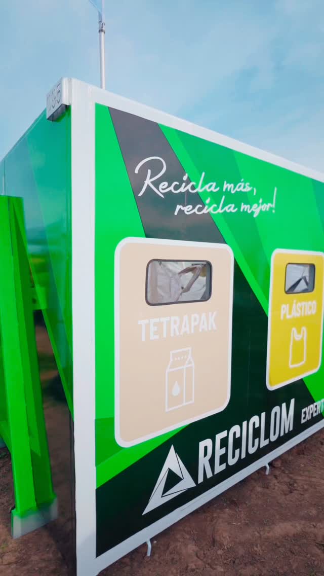 ♻️ El reciclaje no debería ser una dificultad.
Por eso en Reciclom contamos con nuestro Punto Limpio Móvil, una solución que acerca la gestión responsable de residuos a comunidades, empresas y eventos.
🌎 Facilita la correcta separación.
🚛 Se mueve donde lo necesitas.
¿Te gustaría llevar el Punto Limpio Móvil a tu empresa o comunidad?
📩 Escríbenos.
#puntolimpiomóvil #gestiónderesiduos #economíacircular #chilesustentable #recicla