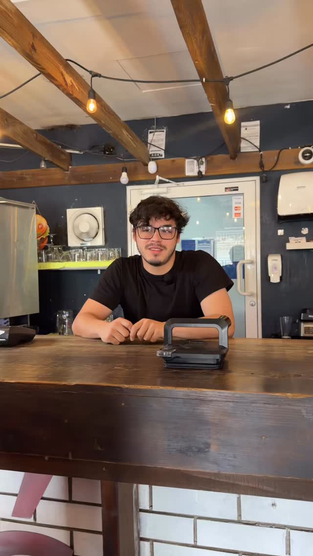 Que te puedo decir, casos y cosas que pasan 😂
Ven por tu bowls aquí en #Buffetarest
#hamburguesas #buffetarest #comida #wings