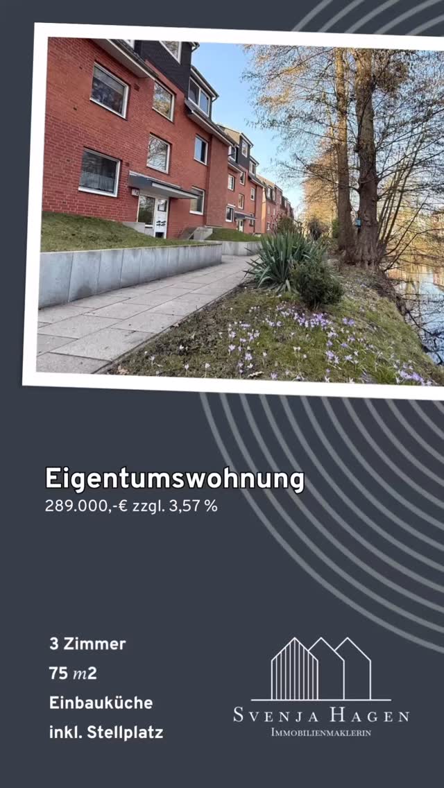 ✨🔝✨
Dein neues Zuhause am Wasser wartet auf dich!
Stell dir vor: Du startest deinen Tag mit Blick ins Grüne, drehst eine Runde um den Pulvermühlenteich und genießt danach deinen Kaffee – mit Blick auf den Seevekanal direkt aus deiner Küche. Klingt gut? Dann lies weiter. 👇
Diese gut geschnittene 3-Zimmer-Wohnung in Seevetal-Meckelfeld vereint genau das, was viele suchen: Ruhe, Natur und gleichzeitig eine richtig gute Anbindung.
Die Highlights für dich:
✔️ ca. 75 m² Wohnfläche
✔️ 3 helle, gut geschnittene Zimmer
✔️ Einbauküche mit Blick auf den Seevekanal
✔️ Wohnen direkt am Pulvermühlenteich
✔️ Stellplatz bereits inklusive
Lage, die überzeugt:
🚶🏽Nur ca. 5 Minuten zu Fuß zum Bahnhof
🚴🏽♂️Ca. 7 km zur Technischen Universität in Harburg
🚙Schnelle Anbindung Richtung Hamburg
Diese Wohnung, in einer gepflegten Anlage, bietet dir eine Kombination aus Lage, Lebensqualität und solider Substanz.
Kaufpreis: 289.000 €
zzgl. 3,57 % Provision
👉 Klingt nach deinem neuen Zuhause? Dann melde dich gern bei mir!
➡️www.svenjahagen.de
📩 moin@svenjahagen.de
📞 +49 173 4946527
#meckelfeld #eigentumswohnung #seevetal #pulvermühlenteich #hamburgspeckgürtel
