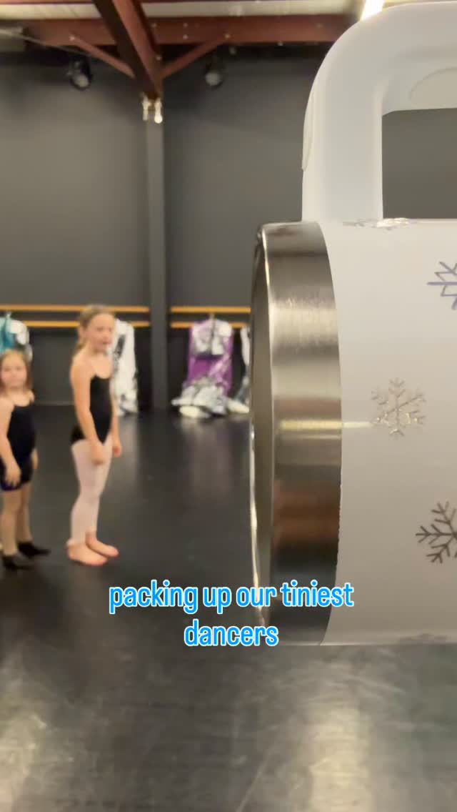 This weekend our full competition team + our pre competition is headed to @goshowstopper 🩷