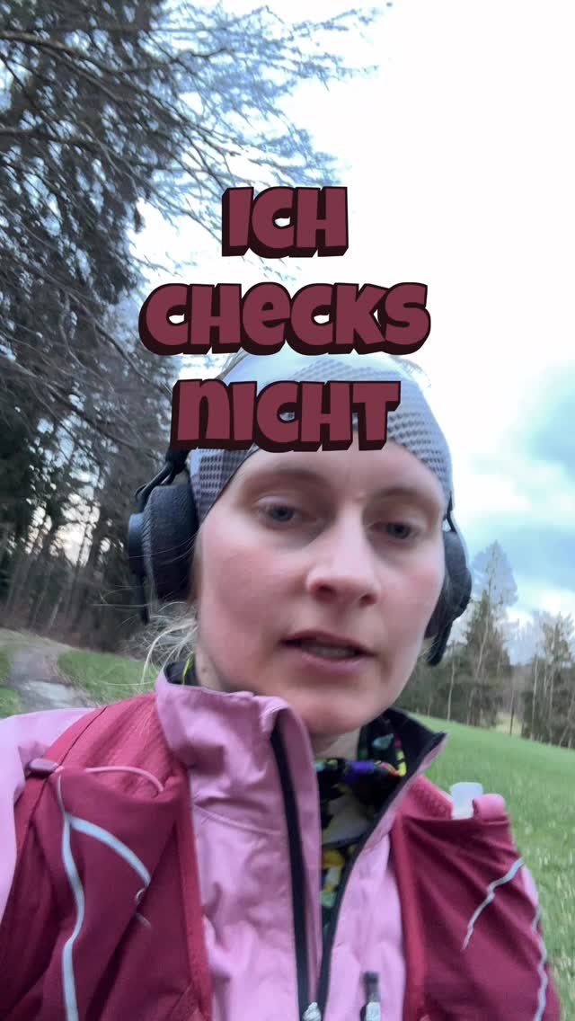 Jetzt mal im Ernst, während des Laufens komme ich kaum zum Trinken ohne mich gottlos zu verrenken.
Was mache ich falsch?
Falsche Weste? Falsche Größe? Hilfe!
#running
#laufweste
