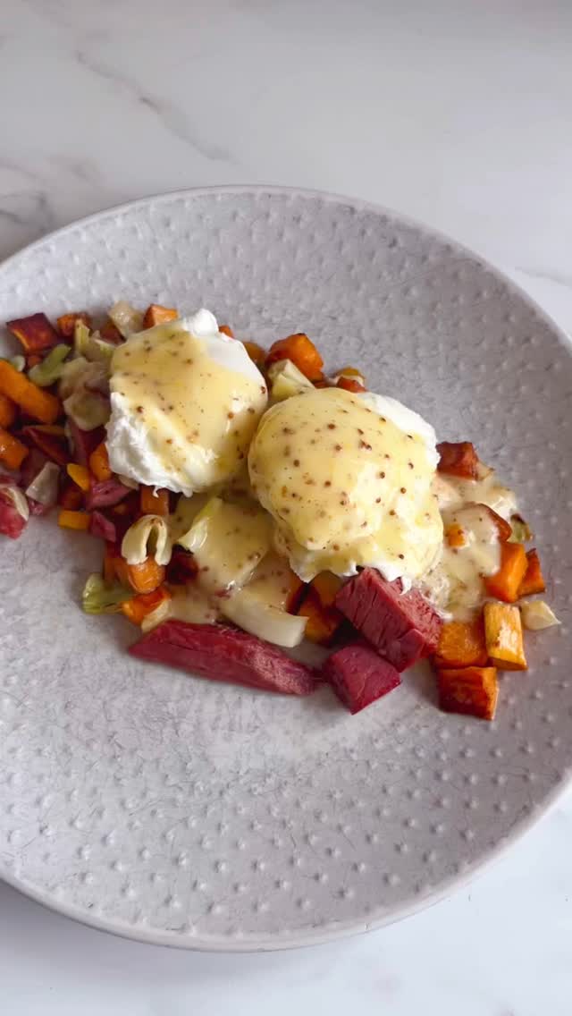 Celebrating St Patrick’s Day with a Corned Beef and Cabbage Hash, with Whole Grain Mustard Hollandaise.
Chef’s kiss…