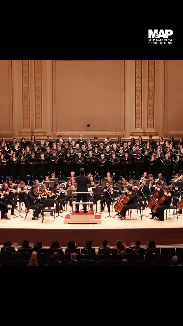 ✨ Congratulations to all the wonderful performers on a moving performance of Schicksalslied by Johannes Brahms at Carnegie Hall on March 14!
Conducted by Sinhaeng Lee, Distinguished Runner-Up of the MidAmerica Productions International Choral Conducting Competition, the performance featured the New England Symphonic Ensemble with the Colgate University Chorus and the Hamilton College Choir.
Bravi tutti! 🎶👏
#CarnegieHall #ChoralMusic #Brahms #withMidAmerica2026