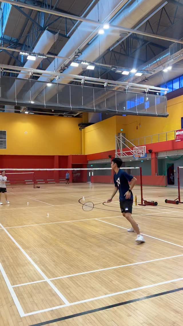 Here’s 6 common backcourt footwork😎😃
#singaporebadminton #badminton #sgbadminton #badmintonskills #badmintonplayer