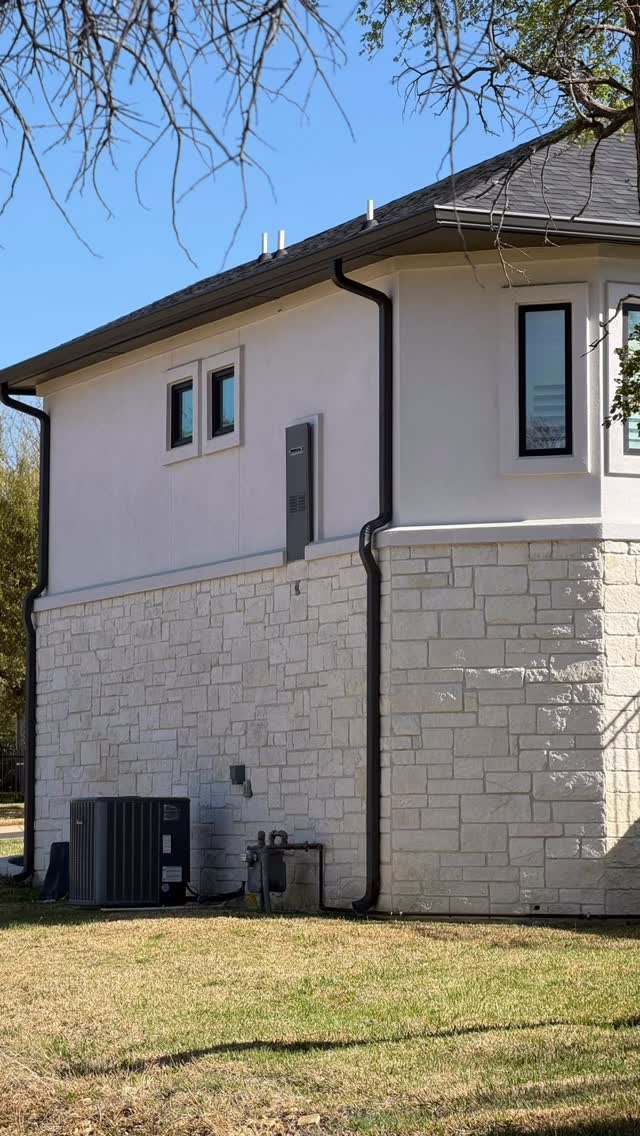 Hope you brought your ladder to inspect the water heater!
#realestate #homeinspection #inspection #safeandsound #templetx