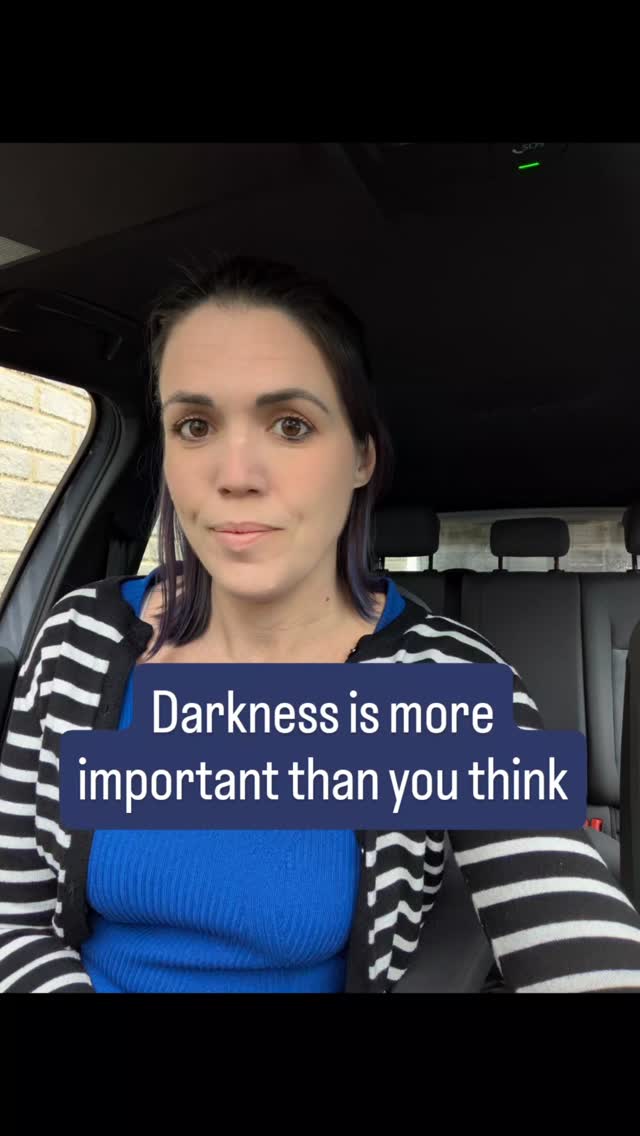 Dark room = more melatonin = deeper sleep = better rest. Invest in blackout curtains. Best sleep investment.
💙 Comment SLEEP HELP to book your free call for more support.
#Darkness #Melatonin #BabySleep #SleepEnvironment #ParentingTips
