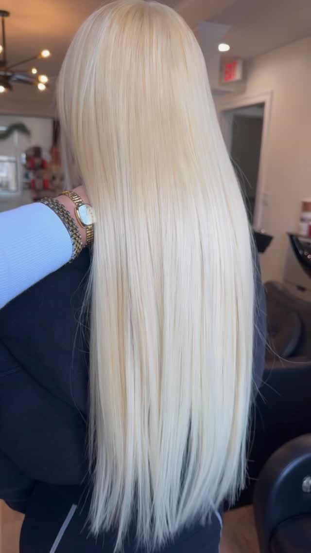 come on barbie let’s go party!🫧 @hairrbymorganb gave our very own @thexhairxscene a perfectly blended blonde, complete with hand tied wefts for some added length & fullness🫶🏻