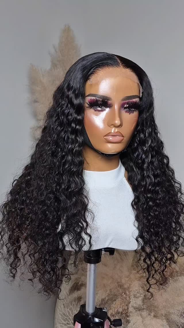 Can't cut your own lace? Don't worry, you'll find this option under every unit on the website.
Part of the goal is to make your wig experience a hassle free one.
If you haven't tried one of our glueless units, run to the website www.williewigs.com (link in bio) and checkout our collections.
@williewigs
#lacewigs #customwigs #curlywigs #easyhairstyles #gluelesswig