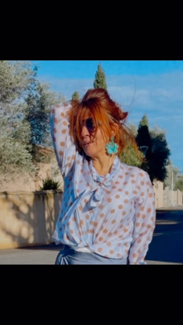 BACKSTAGE avec notre amie la tramontane 😂. #mademoiselleksigean #backstagephoto #fashionstore #looksfemininos🛍️👗 #ootd