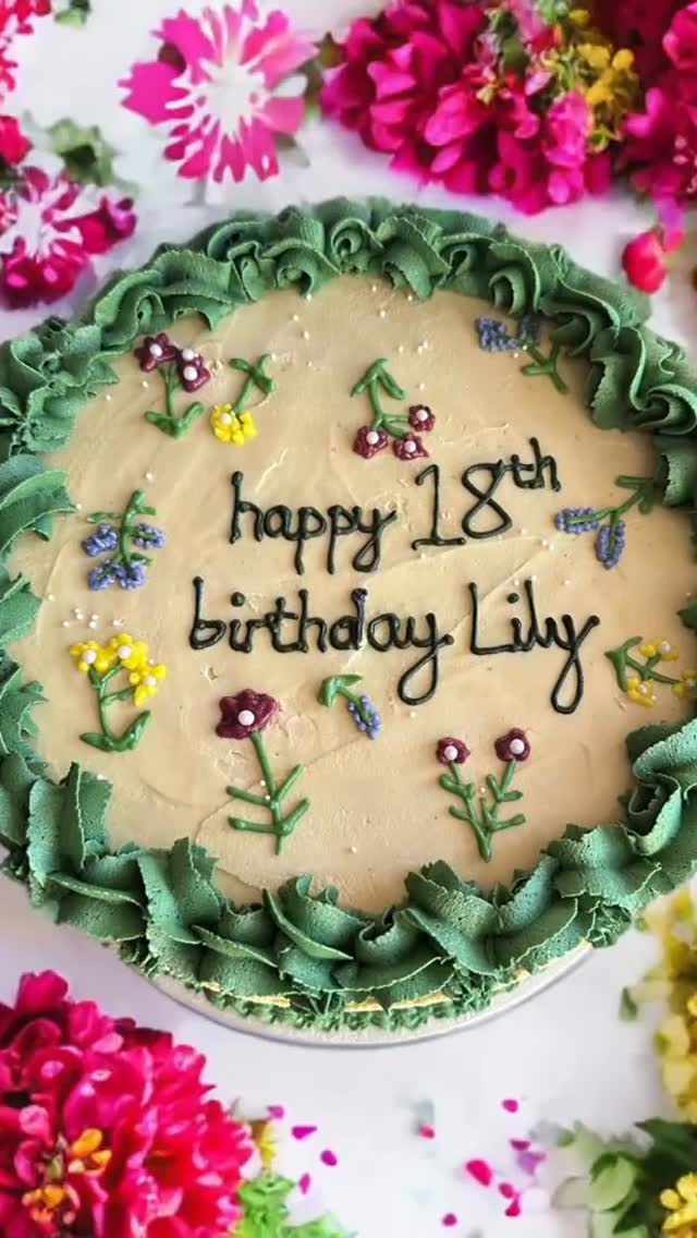 #birthdaycake #sayitwithcake #celebrationcakes #bespokecakes #18thbirthdaycake
