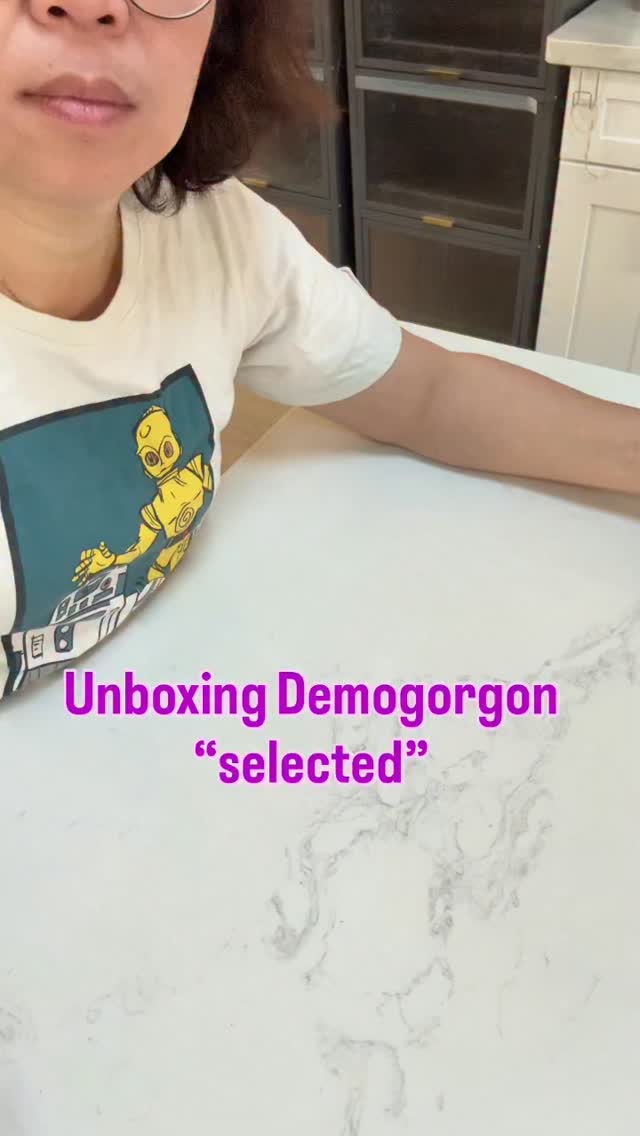 I havent done an unboxing video for a loooong time!
When I have the opportunity to snatch this selected Demogorgon by @boygardening - I know this is special and It needs a special place in the reel.
Simple unboxing reel- no fancy cuts, no glam shot, no hollywood botox. Natural as is. 💚🌱
#plantsmakepeoplehappy #plantcommunity #anthuriumdemogorgon #anthuriumaddict #plantfriends