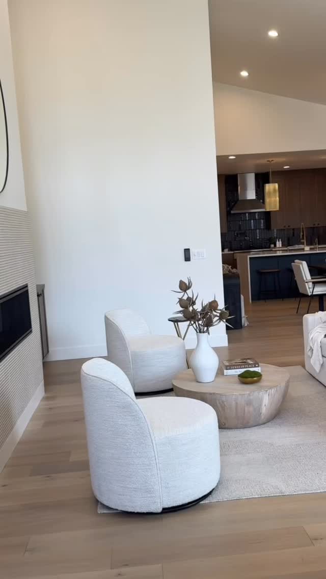 … The Details Matter …
.
.
..NW Woodsman Loop..
.
#bendoregon #homestaging #stagedtosell #bendoregonhomes #stagingsellshomes