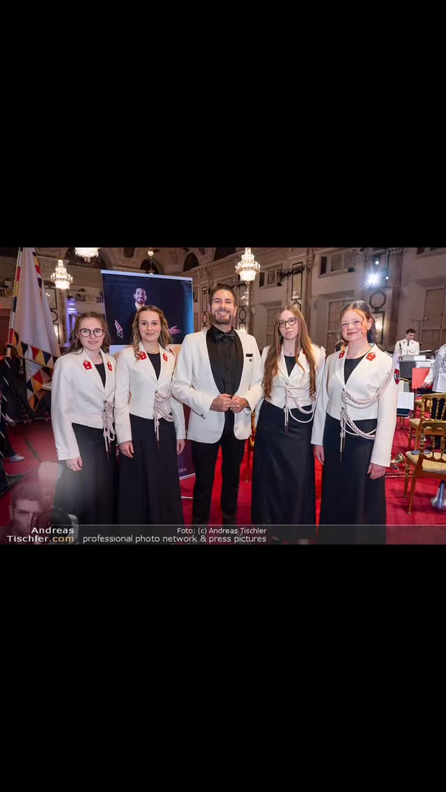 🥳 Let’s PARTY & doing some Charity 🫶 DANKE der GARDEMUSIK für dieses unglaublich tolle Geburtstagsgeschenk 🫶🎶🙏 #ClemensUnterreiner #birthday #diegarde #bundesheer #hilfstöne @Clemens Unterreiner @diegarde @hilfstoene 📸©️CU | Garde | A. Tischler | BMLV/Carina KARLOVITS