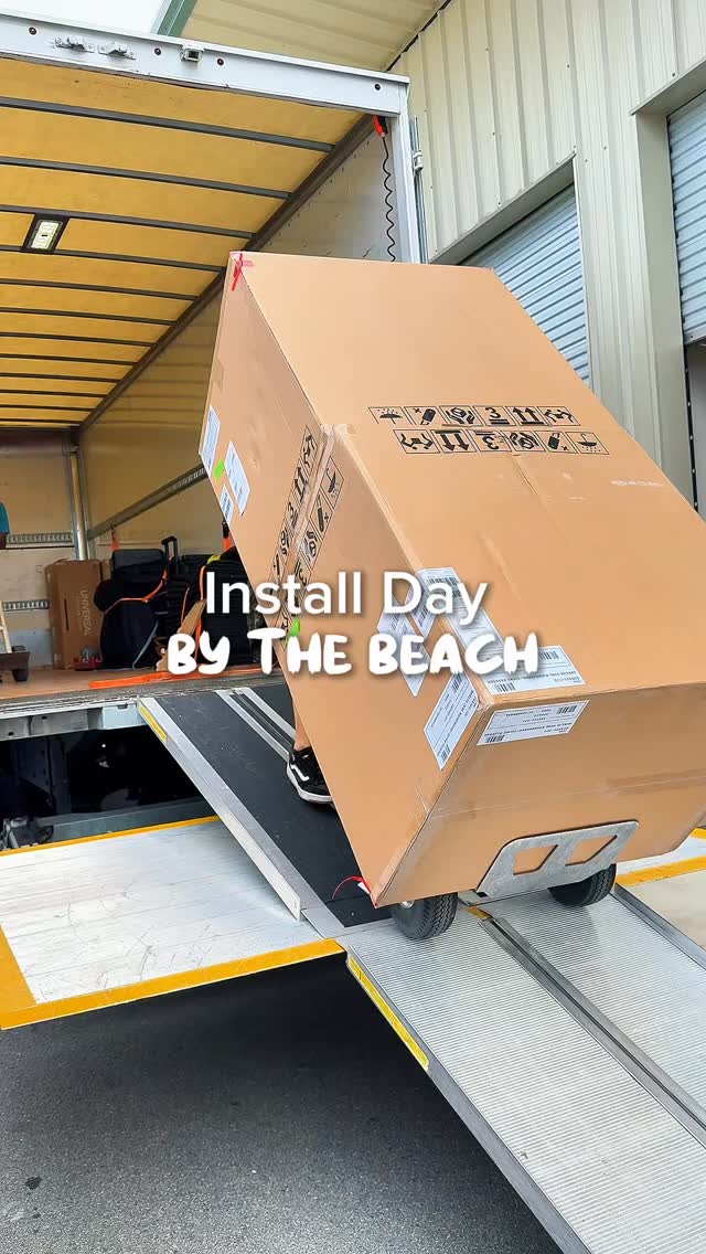 One of our favorite days is install day—especially when it comes with the perfect beachside view.
#interiordesign #interiordesigner #installday #beachside #30a