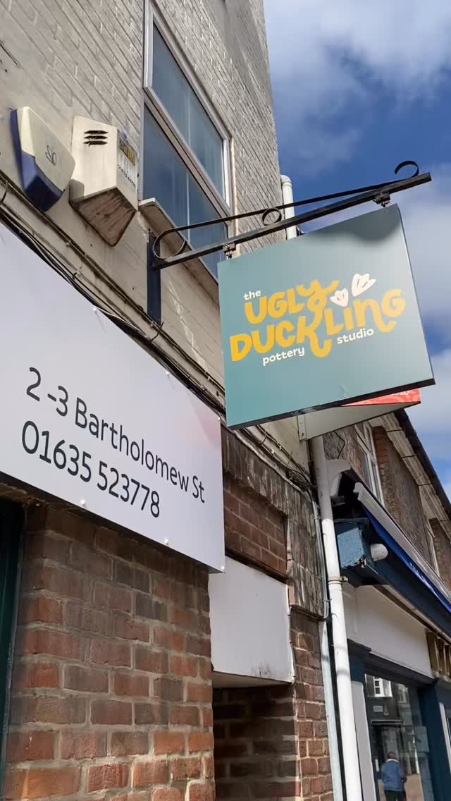 🌞Have you seen our new spring windows? 🌞 Hopefully they have brightened those grey days for you whilst wondering through town. This afternoon, the sun came out (hurray!!) so it was finally time to show off the new design, created by our amazing @katiedaisydesigns
Spring is finally on its way!!🌱🐇🐝🌸