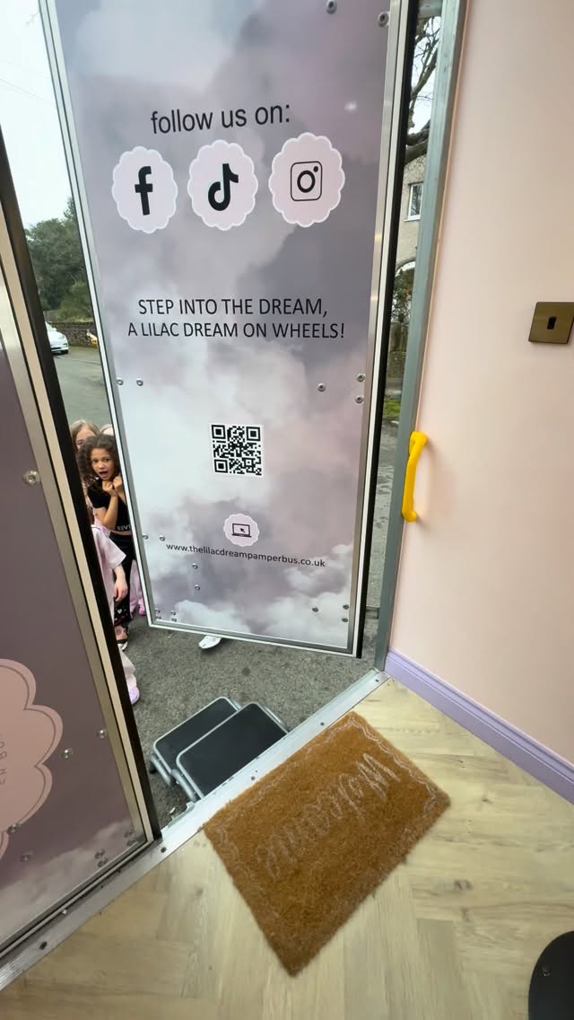 E V I E ๐ T U R N S ๐ S I X ๐ sassy, six & loving life onboard The Lilac Dream Pamper Busโฆ best time was had as alwaysโฆ. Thankyou to Evie and all her friends for having the most fun with us ๐๐ #mobilepamperparty #mobilespaforkids #wirral #kidspamperparty #explore