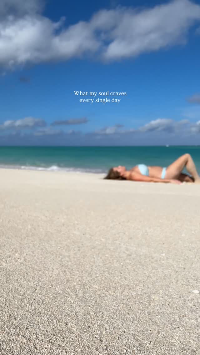 My toxic trait is thinking that every day should look like this 🩵🐚🧜🏼♀️🐠🌊🥥☀️
•
•
•
#girlswhotravel #turksandcaicos #travelblogger #travelblog #islandlife