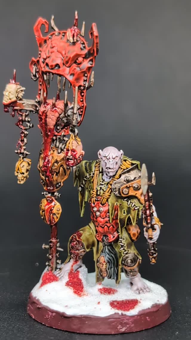 Next up, we've got my short little venture into kruleboyz, who certainly live up to their name with their choice of decorations. I don't know about you, but I certainly wouldn't invite them to put up the Christmas decorations in my house. The banner has to be one of my favourites I've ever painted for obvious reasons. This was also my first attempt at creating a snowy base, which I don't think came out so wonderfully, especially with the blood.. sort of lacking an air of realism, that these gritty looking sculpts deserve. Overall, a joy to paint these guys and get gory with them