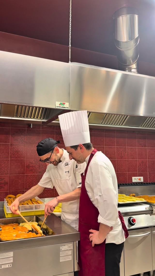 La vera zeppola di San Giuseppe di patate è qui, firmata Pasticceria Benito! 💛
Un dolce morbido e profumato, pronto a trasformare ogni assaggio in un momento di condivisione e gioia!
#pasticceriabenito #zeppole #19marzo
