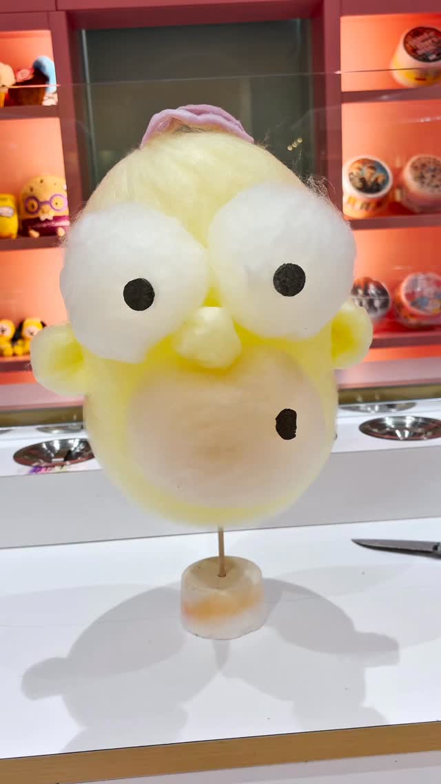 D’OH! Homer would 100% choose this over donuts. 🍩🍭
At Fluff’n’Flicks, he’s now pure cotton candy chaos… and somehow even more iconic.
Come see it in real life — this one doesn’t stay on the shelf for long.
⸻
Homer choisirait ça avant ses donuts… sans hésiter. 🍩🍭
Chez Fluff’n’Flicks, il devient un pur moment de barbe à papa… encore plus iconique.
Passez le voir en vrai — celui-ci ne reste jamais longtemps.
#homersimpson #thesimpsons #cottoncandy #desserts #candy