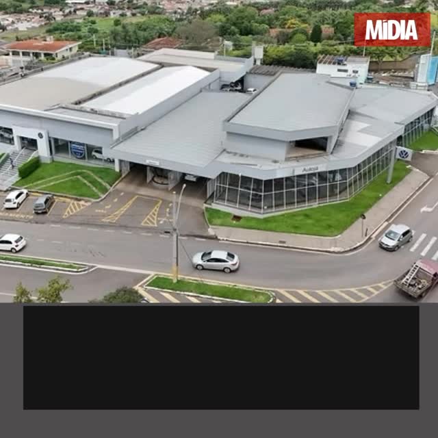 Em sintonia com a força do agronegócio regional, a Autojá Veículos, concessionária Volkswagen em Guaxupé, celebra 25 anos da Femagri apresentando ao público a nova Volkswagen Amarok 2026. A empresa, que tem como um de seus diretores o empresário Reginaldo Freitas, também comemora 20 anos de atuação em Guaxupé, consolidando-se como uma das concessionárias mais tradicionais e sólidas do mercado automotivo local. A concessionária já atuava na cidade anteriormente como Guaxupé Veículos e, em 2006, veio a fusão com o grupo Autojá.
Leia a reportagem na íntegra >>> link na bio.