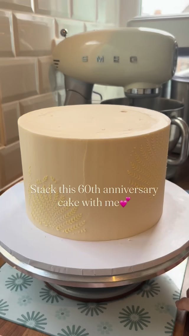 Stack this 60th diamond wedding anniversary cake with me😍💐 For anyone that wonders, that blob of buttercream on the cake board in my decorating videos is there to tell me which side is the front of the cake😅💕
#weddinganniversarycake #60years #bespokecake #portlanddorset #weymouthdorset