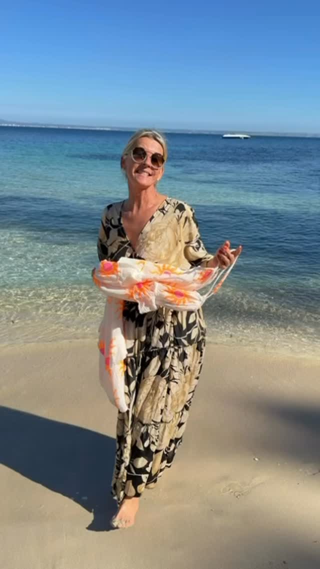 🌊 Mallorca Mood ON ✨
Diese Outfits haben einfach nach Strand & Meer gerufen 💙
Am wunderschönen Strand von Iletas haben wir genau dieses Gefühl eingefangen – Sonne auf der Haut, Meeresrauschen im Ohr und Looks, die nach Sommer schreien ☀️🌴
Und ganz ehrlich… in diesen Zweiteiler haben wir uns direkt verliebt 💕✨
So leicht, so sommerlich und einfach ein absolutes Must-have 😍
Leicht, feminin und einfach perfekt für deine nächste Auszeit oder den Alltag mit Urlaubsfeeling ✨
Hol dir jetzt den Mallorca-Vibe nach Hause 🤍
👉 Jetzt shoppen – Link in Bio
mallorcavibes beachstyle sommeroutfit urlaubsliebe strandlook fashioninspo ootd outfitinspiration summerfashion urlauboutfit bohostyle beachwear modeinspiration fashionboxx lookoftheday sommergefühle urlaub2026 strandliebe styleinspo outfitgoals