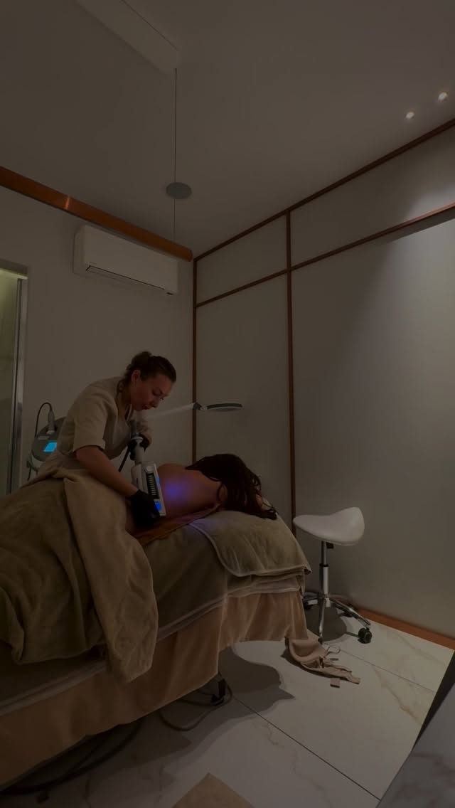 Endospheres is een innovatieve behandeling met microvibraties die de doorbloeding stimuleert en de huid zichtbaar gladder maakt.
Het ondersteunt de vermindering van cellulite en zorgt voor een stevigere, meer egale uitstraling zonder hersteltijd!
#schoonheidssalon #endospheres #lymphaticmassage