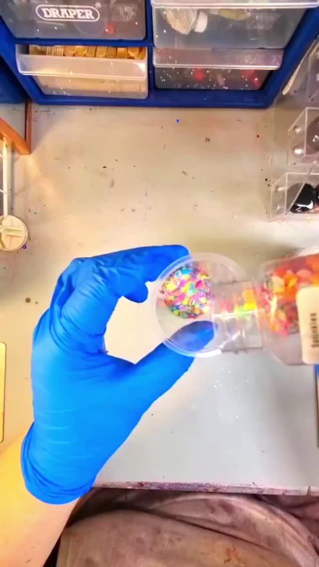 When your lip balm haul needs a cute little home 🌈✨
📸: @cottoncandycaboodle
#readmylipsgb #lipbalm #resin #rainbow