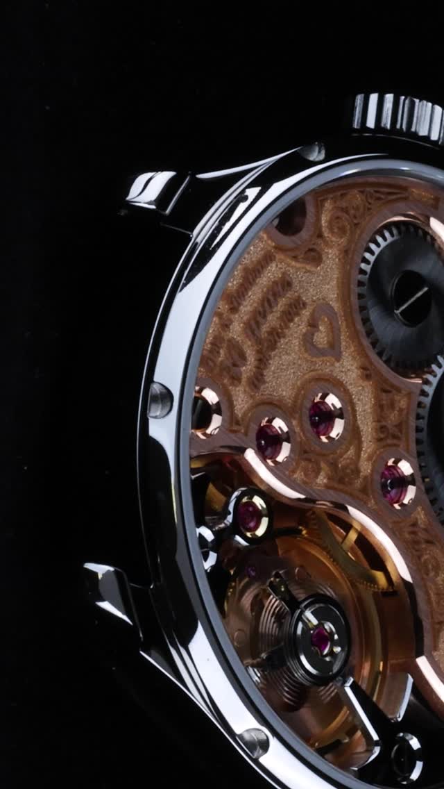 Beneath the dial lies something deeply personal . A custom message engraved into the movement, made to be kept close.🤍🤲💌
#custommade #bespoke #guilloche #torstilaine #watchfam #lainewatches #watch