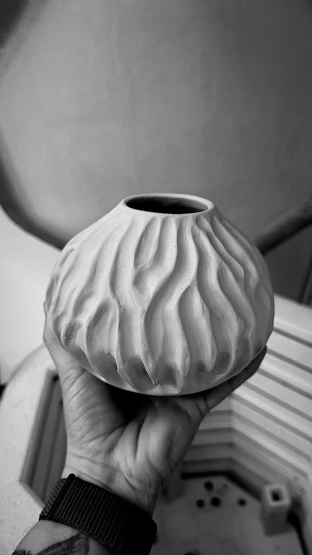 NEW #porcelain pieces headed into the kiln 🔥🤞🏻
@standardclaycompany
#ceramicsculpture #beachvibes #porcelainart #charlestonsc