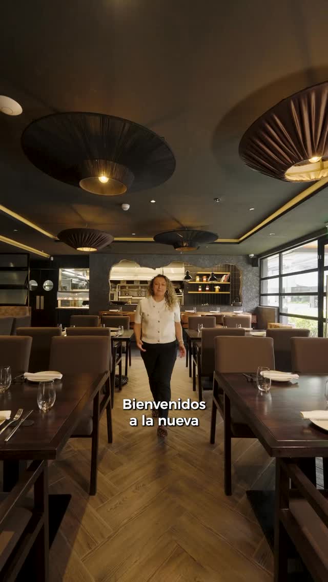 Bienvenidos a la nueva casa de Tributo!!!!
Y después de varios meses de trabajo en equipo, estamos muy orgullosos de mostrarles el resultado de este gran proyecto que ha logrado marcar un nuevo logro para @tributo.ec quienes nos permitieron conceptualizar y construir su nueva casa dentro de @swissotelquito
Una gran colaboración de equipos bajo la construcción de @conarmoec y @javier.gallardo.s quienes hicieron realidad a la perfección nuestra propuesta y rodeados del apoyo de increíbles proveedores quienes dejaron su granito de arena para hacer este proyecto realidad.
Los esperamos con los brazos abiertos!
#diseñocomercial #diseñoderestaurante #diseñoecuatoriano