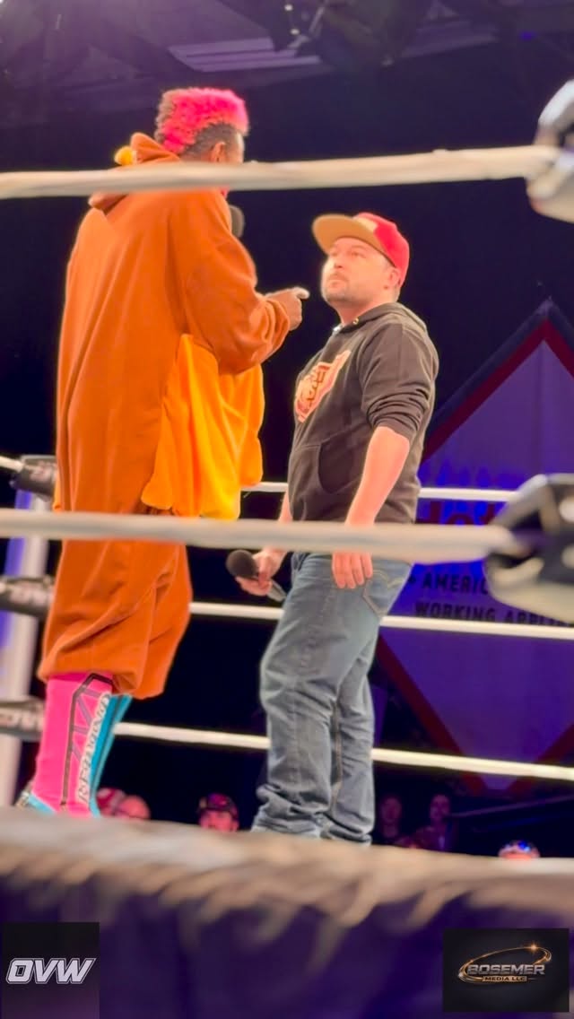 Wrestling content creator @mr.teshk made an appearance at the fan appreciation night that @ovwwrestling had at the historic Davis arena.
Here he was confronted by @the80sbaybee and let’s just say that things didn’t go the way that @the80sbaybee would want them to go.
@mr.teshk got the last laugh 😎
#ovw #ovwrestling #wrestling